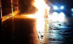 İstanbul- Avcılar'da motosiklet alev alev yandı