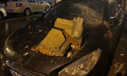 İstanbul -Bahçelievler'de tahliye edilen binanın balkonu çöktü