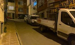 İstanbul - Bayrampaşa'da kamyonetten kayan malzeme işçinin üzerine düştü; o anlar kamerada