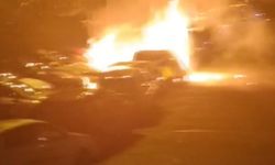 İstanbul - Beşiktaş'ta park halindeki 4 otomobil alev alev yandı