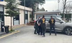 İstanbul - Fatih Mısır Çarşısı'nın girişinde silahlı saldırı; vurduğu kişinin başında bekledi