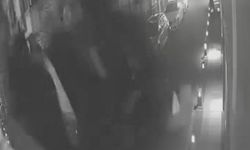 İstanbul - İstanbul'da fırtına etkili oldu; bazı binaların çatıları uçtu