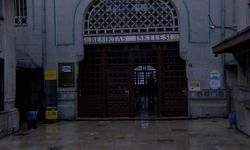 İstanbul- İstanbul'da fırtına etkili oluyor; Beşiktaş'ta dev dalgalar oluştu