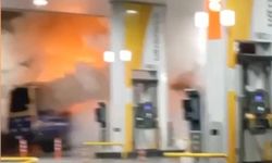 İstanbul - Kağıthane'de akaryakıt istasyonunda 2 minibüs alev alev yandı