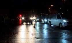 İstanbul- Maltepe'de seyir halindeki otomobil alev alev yandı