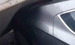 İstanbul - Sancaktepe'de çöp konteyneri otomobilin üzerine düştü