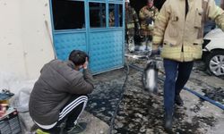 İstanbul- Silivri'de kaporta dükkanında çıkan yangında iki otomobil zarar gördü