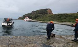 İstanbul - Sivriada açıklarında sürüklenen ve içinde 2 kişi bulunan tekne kurtarıldı