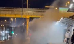İstanbul - Üsküdar'da metrobüste çıkan yangın kamerada