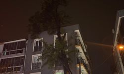 İzmir'de sağanak hayatı olumsuz etkiledi (2)