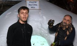 Kardan mekanda çay ve çiğ köfte keyfi