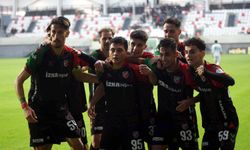 Karşıyaka evinde moral arıyor