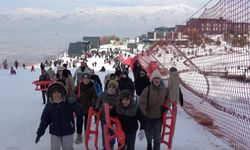 Kaydıkları alanın temizlenmemesini istedikleri görüntülerle gündem olan çocuklar Ergan Dağı'nda ağırlandı