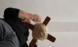 Kayseri'de 2 öğretmen, halı dokuma geleneğini yaşatmak için okulda atölye kurdu