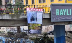 Kendisini dolandırdığını öne sürdüğü kişileri afişle teşhir etti