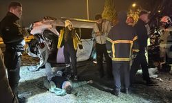 Kütahya'da aynı kavşakta yarım saat arayla 2 otomobil takla attı