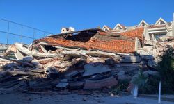 Marmaris'te tadilattaki 5 katlı apart otel çöktü