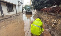 Mersin'de kuvvetli yağış sonrası temizlik çalışması