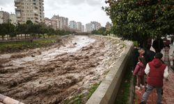 Mersin'de sağanak; dereler taştı, yolları su bastı