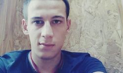 Otomobil, TIR'a çarptı: 2 ölü, 1 yaralı