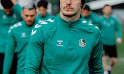 Sakaryaspor 5 futbolcuyu renklerine bağladı