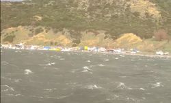 Saros Körfezi'nde kuvvetli lodos; işletmeler su altında kaldı