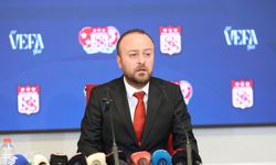 Sivasspor Başkanı Özçoban: Transfer tahtasını açıp, Sivasspor'u hak ettiği yere getireceğiz