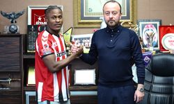 Sivasspor Jonathan Okoronkwo'yu renklerine bağladı