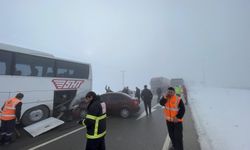 Sivas'ta 4 araç zincirleme kazaya karıştı; 7 yaralı