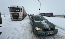 Sivas'ta ulaşıma kar engeli; Kayseri ve Malatya kara yolları kapandı