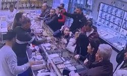 Tabancayla kuyumcuya girip 100 gram altını aldı, havaya ateş açıp kaçtı (2)