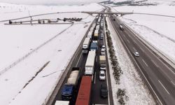 TAG otoyolunda kilometrelerce araç kuyruğu