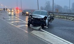 Ters yönde ilerleyen otomobil, kazaya neden oldu; o anlar kamerada