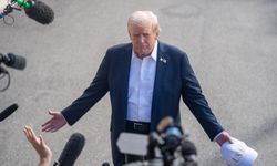 Trump: Büyük bir donanma İran'a ilerliyor