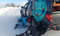 Tunceli'de UMKE ekipleri, yolu kardan kapanan köylerdeki 3 hastaya ulaştı