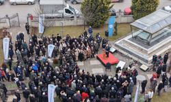 Uğur Mumcu, Eskişehir'de hurda otomobilinin sergilendiği alanda karanfillerle anıldı