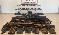 Van'da jandarmanın operasyonunda çok sayıda silah ve mühimmat ele geçirildi; 4 gözaltı