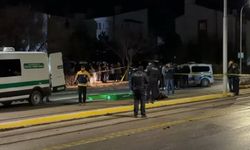 Yarış yaparken otomobiliyle 3 kişiye çarpıp ölümlerine neden olan sürücü adliyede