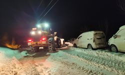Yolu kardan kapanan mezrada rahatsızlanan hamile kadına 5,5 saatte ulaşıldı