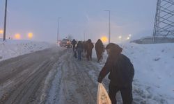 Yüksekova kar ve tipi etkili oldu