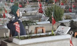 3 yıl öncesine kadar dizinde yattığı babaannesinin mezar taşına başını yaslayıp, geçmişi yad etti