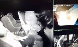 Adana'da minibüs ile otomobil kafa kafaya çarpıştığı kaza, kamerada