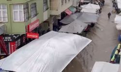 Adana'da sağanak; yollar göle döndü