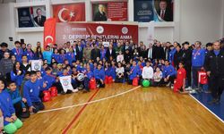 Adıyaman'da sporcular madalyaları depremde ölenlerin adına aldılar