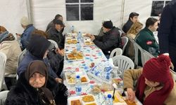 AK Parti'li Büyükgümüş, 'GençNokta' çadırında vatandaşlarla iftar yaptı