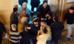 Akrabaların sokak ortasında kavgası kamerada; 2 yaralı