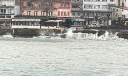 Amasra'da fırtına; dalga boyu 2 metreye ulaştı