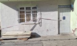 Ankara'da toprak kayması; 4 katlı bina ve gecekondu tahliye edildi