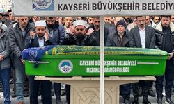 Annesini bıçaklayarak öldüren 17 yaşındaki sanığa 20 yıl hapis