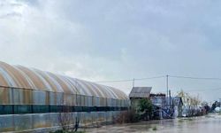 Antalya'da sağanak hayatı olumsuz etkiledi (2)